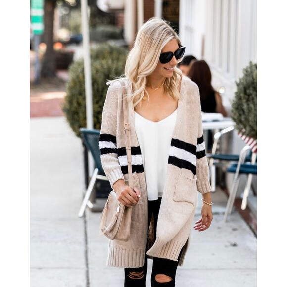 Goodnight Macaroon ‘Estrella' Stripe Colorblock Cardigan in Cream White - Picture 3 of 15